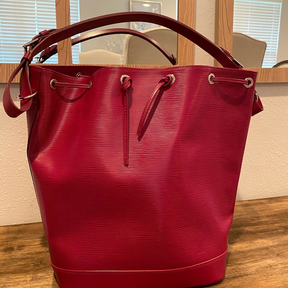 Louis Vuitton Large Epi Noe